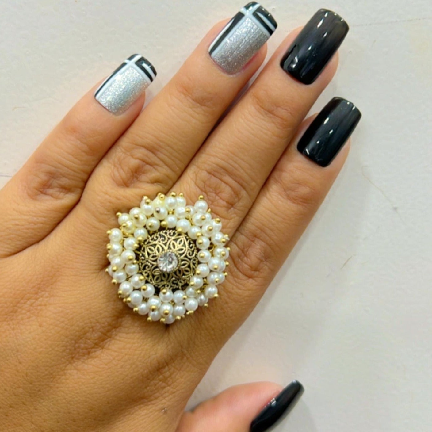 24 Pcs Black Silver Glitter Elegant Short Press On Nails Glue on kit s –  surethings.net